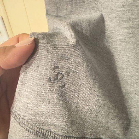 Lululemon Vneck Shirt Gray Men Size M? - Picture 6 of 6